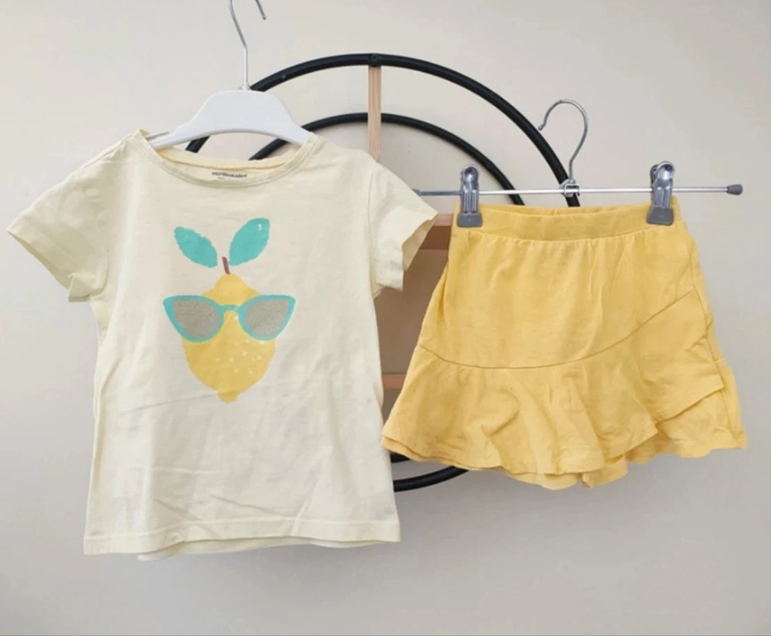 4 ans ensemble été Teeshirt Vertbaudet et jupe Kiabi